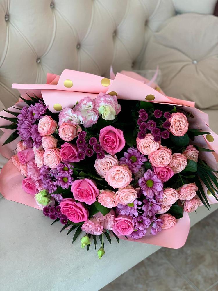 Букет цветов из: Хризантемы, Розы и Лизиантусы в Боровске