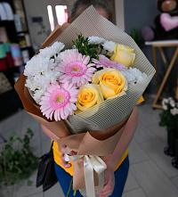 Букет цветов из:  Герберы, Розы и Хризантемы в Боровске