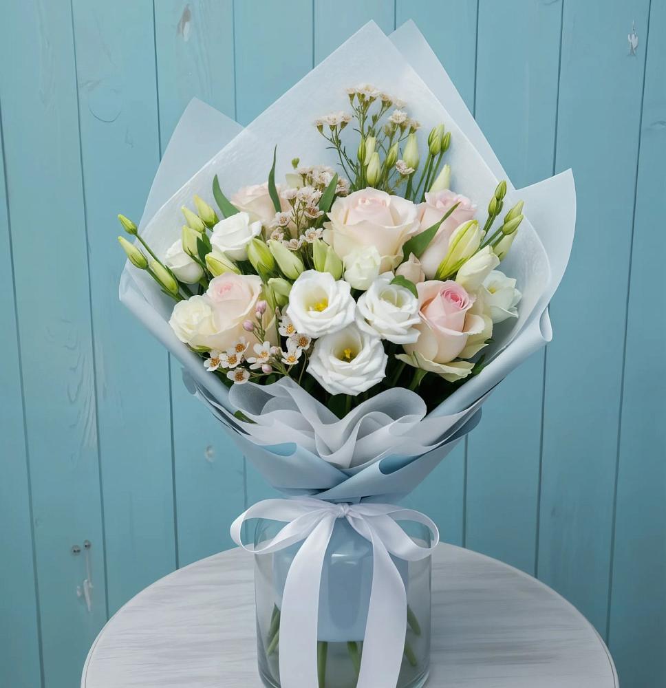 Букет цветов из: Розы и Лизиантусы в Боровске