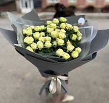 Букет Белые кустовые розы Солинеро в Боровске