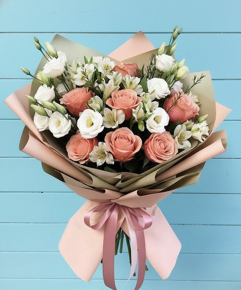 Букет цветов из: Розы, Альстромерии и Лизиантусы в Боровске