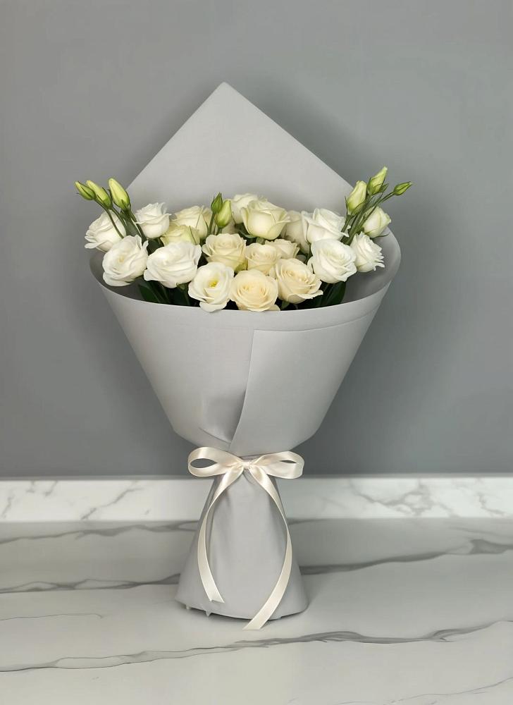 Букет цветов из: Розы и Лизиантусы в Боровске