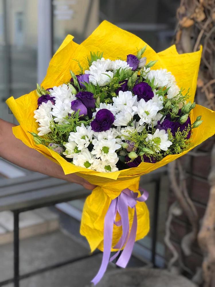 Букет цветов из: Ирисы, Хризантемы и Ромашки в Боровске