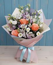 Букет цветов из:  Лизиантусы, Розы, Альстромерии и Гипсофила в Боровске