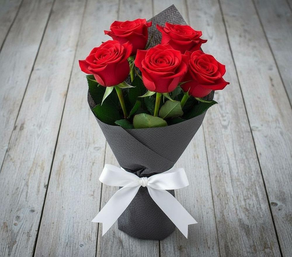 Букет 5 Красных роз Эдлесс Лав в Боровске
