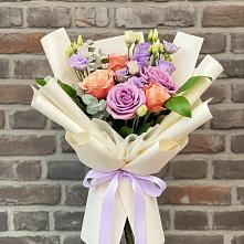 Букет цветов из:  Лизиантусы и Розы в Боровске