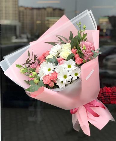 Букет цветов из: Розы, Лизиантусы и Хризантемы в Боровске