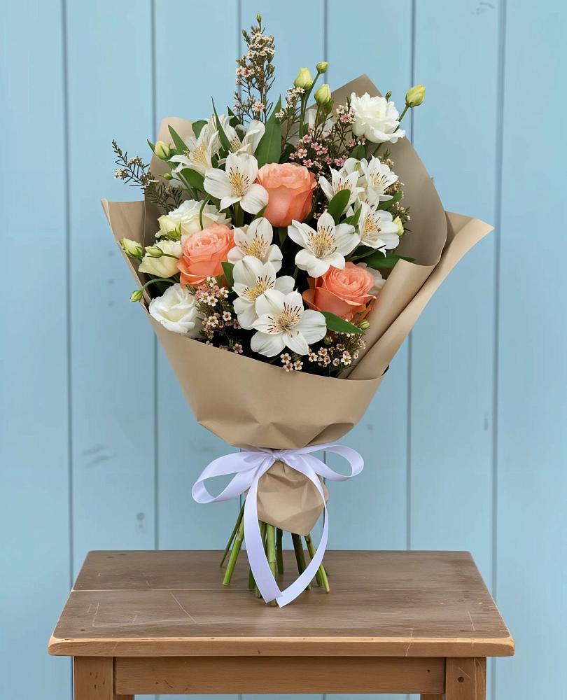 Букет цветов из: Альстромерии, Лизиантусы, Розы и Хризантемы в Боровске