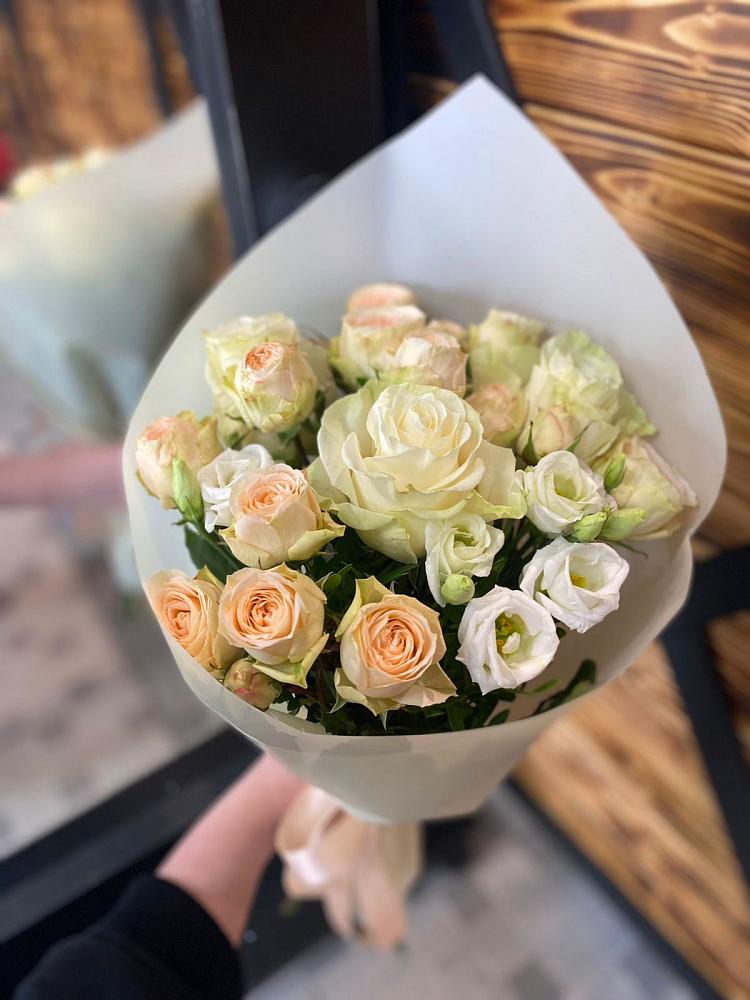 Букет цветов из: Розы и Лизиантусы в Боровске